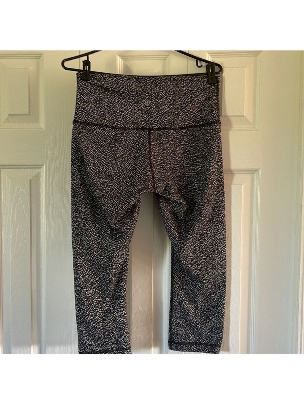 Lululemon Capris 🥰🥰 - Picture 2 of 3